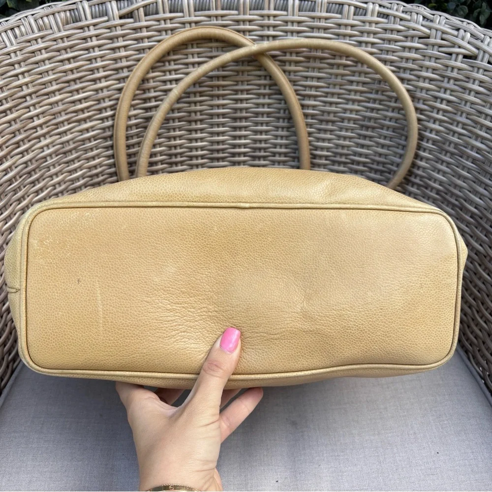 Authentic CHANEL beige Coco mark CC caviar leather tote CC charm